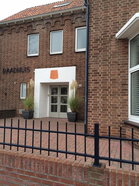 Raadhuis Egmond Egmond aan den Hoef Ruang foto