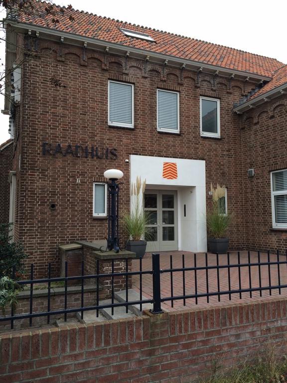 Raadhuis Egmond Egmond aan den Hoef Ruang foto