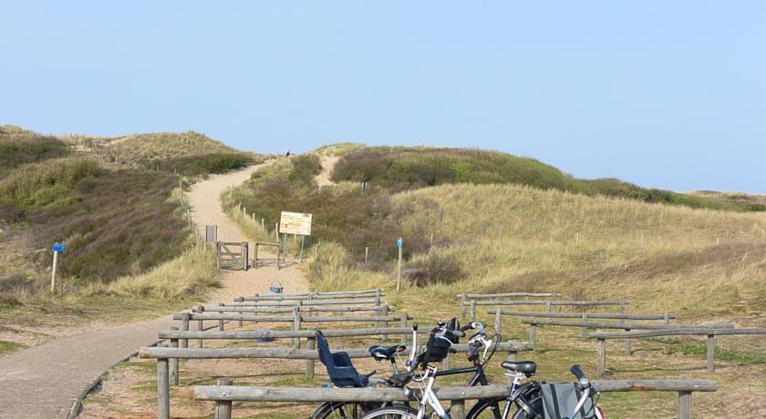 Raadhuis Egmond Egmond aan den Hoef Ruang foto